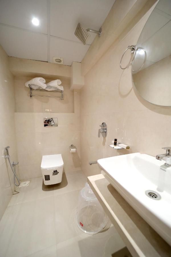 Hotel Alfa Executive Mumbai Exterior photo
